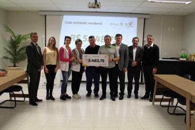 Dia de Cooperar do Sicredi e Coasul leva multidÃ£o de pessoas Ã s ruas de Laranjeiras do Sul